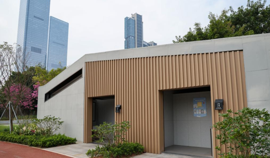 AI Enhances Urban Life: Smart Shower Facilities Debut in Shenzhen Park